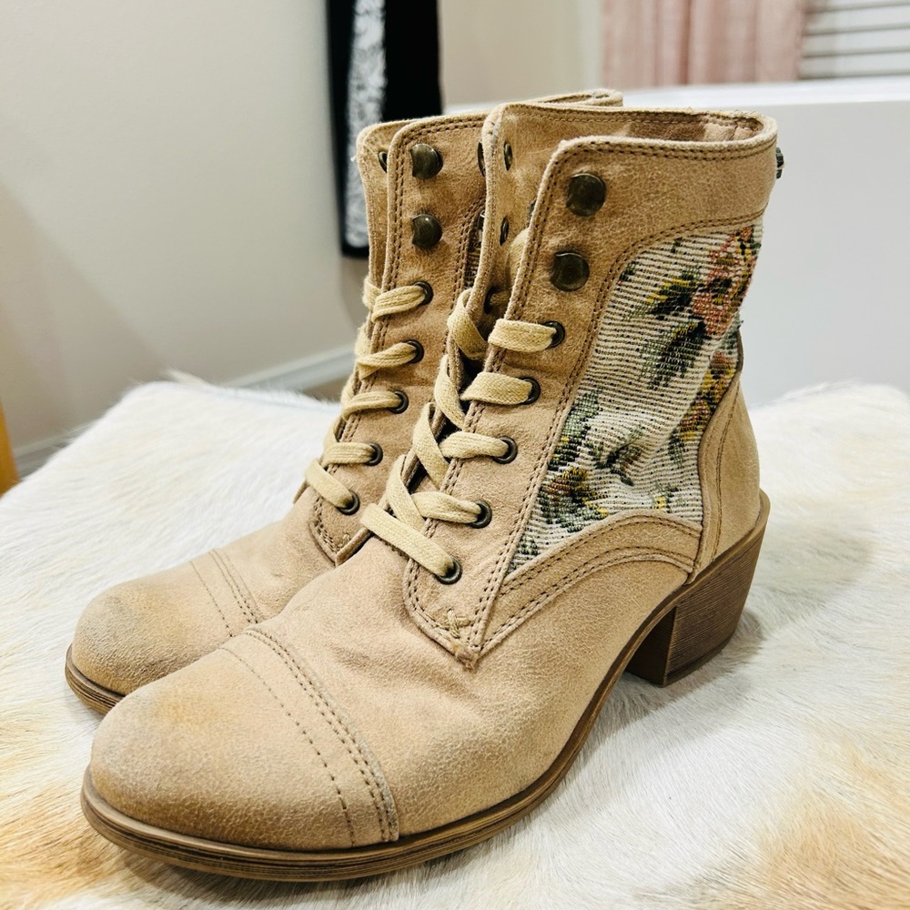 Tan and Cream Lace Up Boots with Chunky Heel